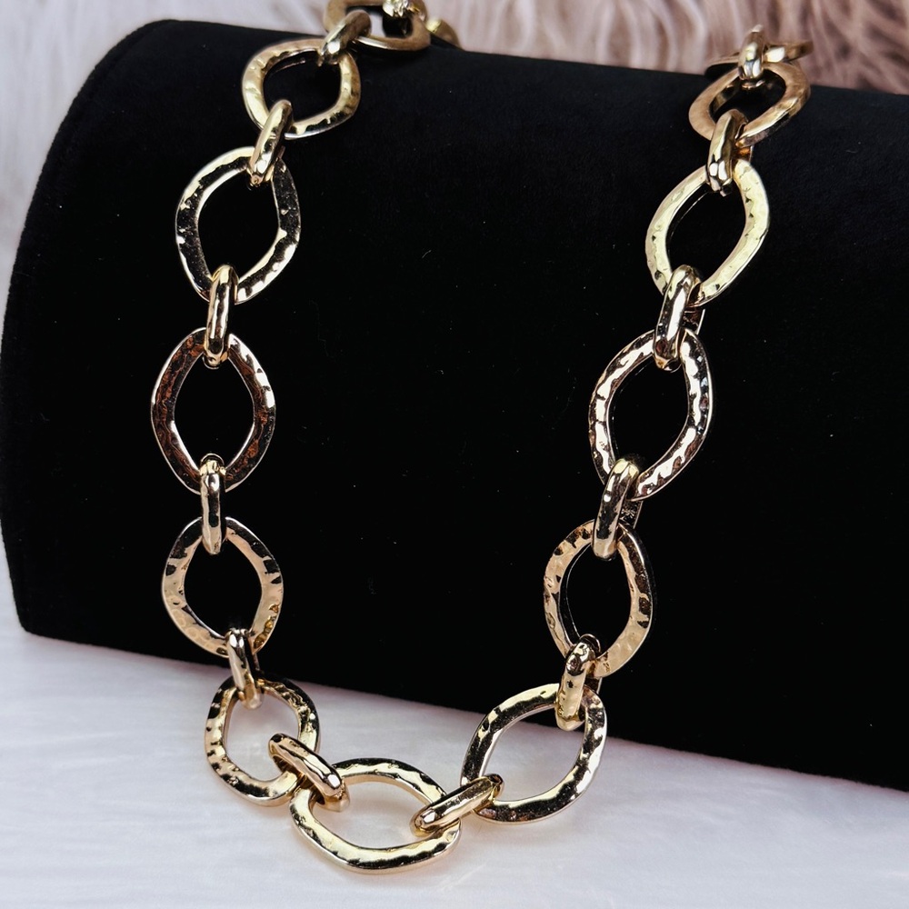 Vintage aged, goldtone, weighted Link Chain Necklace - Picture 4 of 10